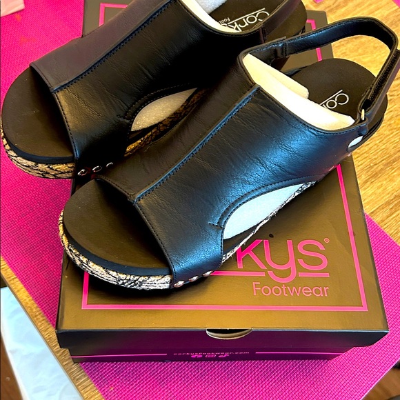 Corkys Black Leather Volta 11 wedge sandal combo, New, black with leopard, 7 - Picture 1 of 6